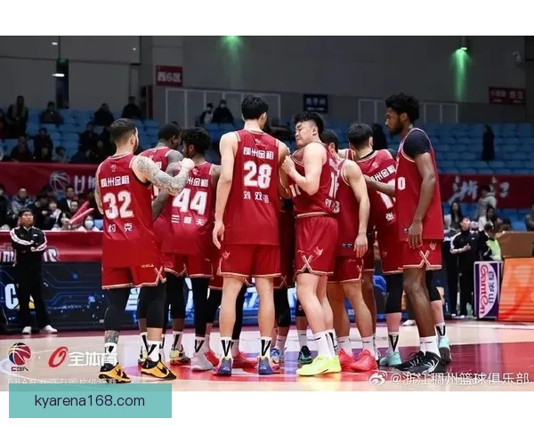 李弘权带领上海豪取十五连胜史密斯绝杀助深圳九连胜 李弘权带领上海豪取十五连胜史密斯绝杀助深圳九连胜